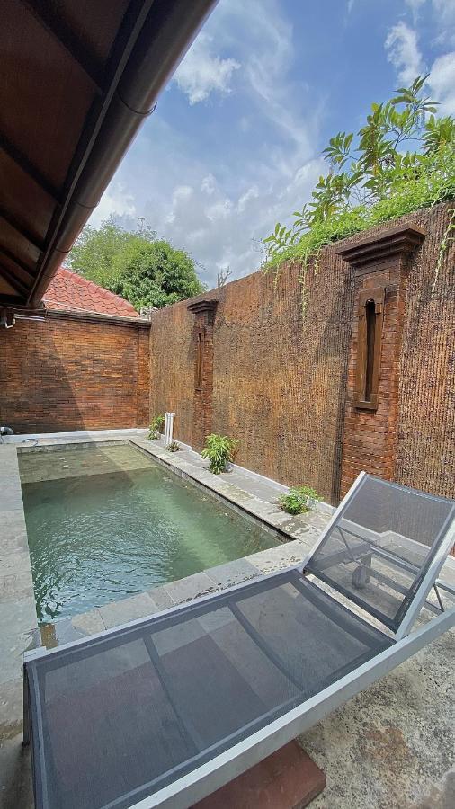 Chrome Hotel & Resort Solo Colomadu ภายนอก รูปภาพ