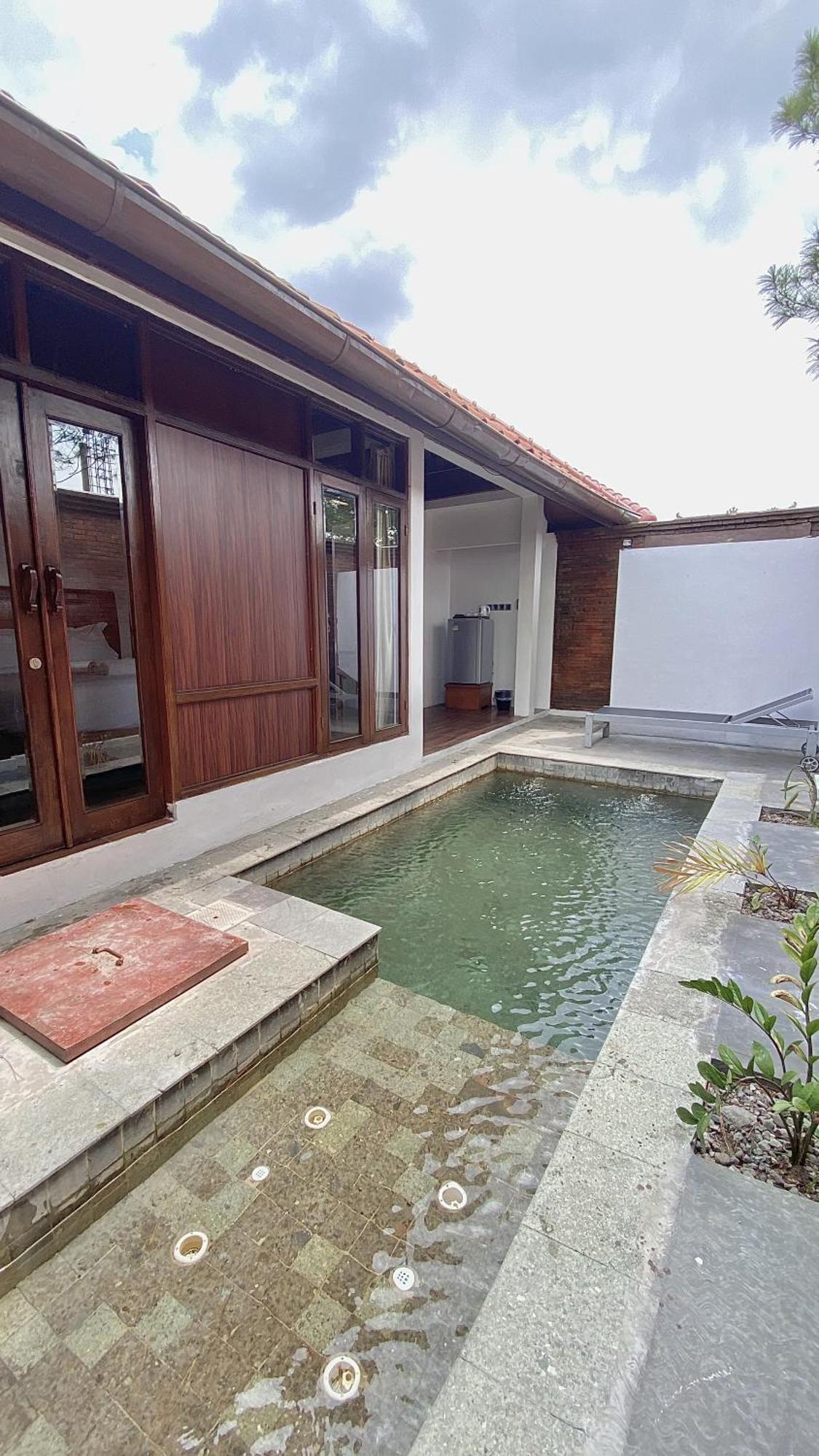 Chrome Hotel & Resort Solo Colomadu ภายนอก รูปภาพ