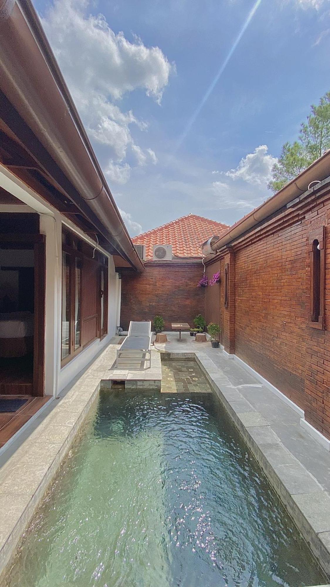 Chrome Hotel & Resort Solo Colomadu ภายนอก รูปภาพ